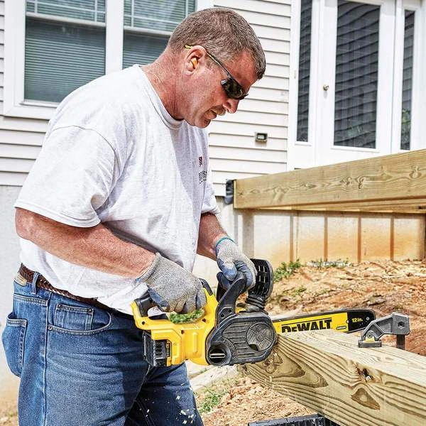 DeWALT DCCS620P1 20V MAX 12-Inch Cordless Chainsaw Kit with 5Ah Battery - Lawn & Outdoor Power Tool 11 Lawn & Outdoor Power DeWALT DCCS620P1 20V MAX 12-Inch 5Ah Cordless Lithium-Ion Chainsaw Kit