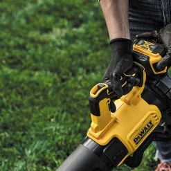 DeWALT DCKO215M1 20V MAX XR Brushless Li-Ion String Trimmer And Blower Combo Kit