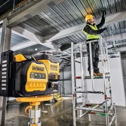 DeWALT DCLE34030G-QU 20V 3 X 360 Cordless Lithium-Ion Cross Line Green Laser Kit