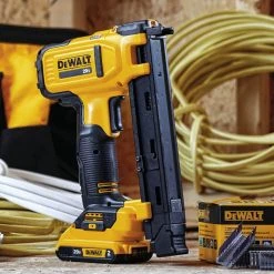 DeWALT DCN701D1 20V 1 Inch Cordless Electrician Wire Stapler Kit