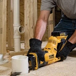 DeWALT 20V MAX* COMPACT Reciprocating Saw Kit (5.0Ah) - DCS387P1