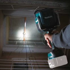 Tools & Equipment Makita DML812 18V LXT Li-Ion Cordless L.E.D. Flashlight/Spotlight -Bare Tool