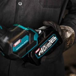 Makita GAG10M1 40V MAX XGT 7" / 9" Brushless Paddle Switch Angle Grinder Kit - Powerful Cordless Grinder for Professionals 25 Makita GAG10M1 40V MAX XGT 7