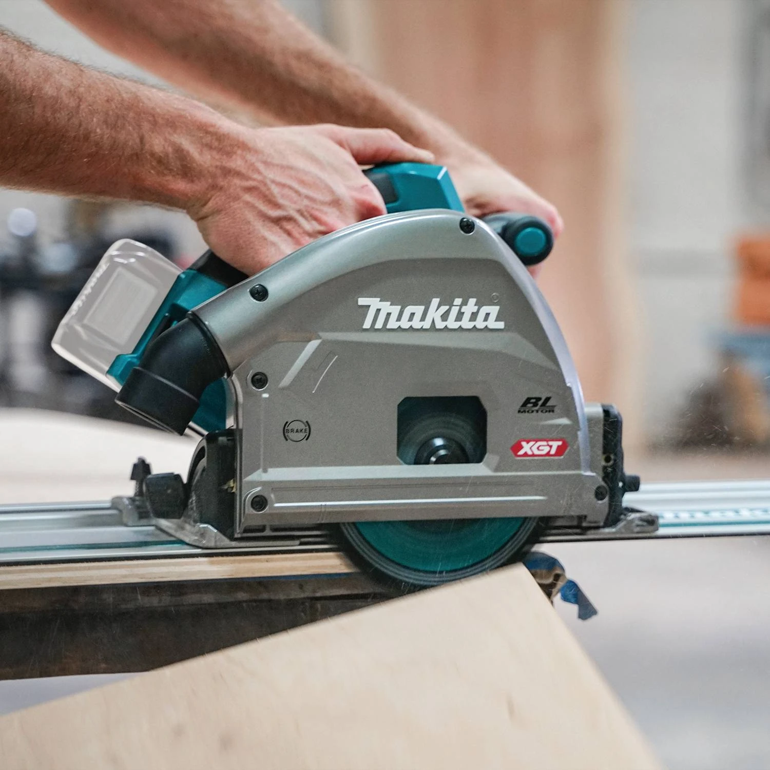 Makita GPS01Z 40V MAX XGT 6-1/2" Plunge Circular Saw - Bare Tool (AWS Capable) 4 Makita GPS01Z 40V MAX XGT 6-1/2" Plunge Circular Saw AWS Capable - BareTool Tools & Equipment
