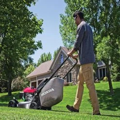 Honda HRN216VKA 21 In 170cc 3-in-1 Self Propelled Gas Lawn Mower W/ Auto Choke - Reconditioned