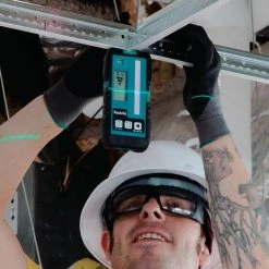 Tools & Equipment Makita LE00855702 262 Foot Rubberized Housing Green/Red Line Laser Detector