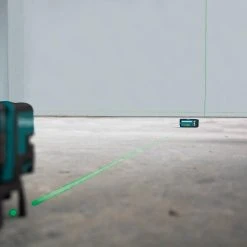 Tools & Equipment Makita LE00855702 262 Foot Rubberized Housing Green/Red Line Laser Detector