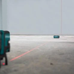 Tools & Equipment Makita LE00855702 262 Foot Rubberized Housing Green/Red Line Laser Detector