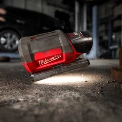 Milwaukee 2475-21CP M12 12V Lithium-Ion Cordless Compact Digital Inflator Kit