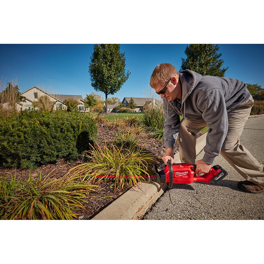 Milwaukee 2726-21HD M18 FUEL 18V 24-Inch Ergonomic Hedge Trimmer Kit - Lawn & Outdoor Power Tool 14 Milwaukee 2726-21HD M18 FUEL 18V 24-Inch Ergonomic Hedge Trimmer Kit Lawn & Outdoor Power