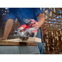 Milwaukee 2730-21 M18 FUEL 18V 6-1/2-Inch 5.0Ah Cordless Circular Saw Kit