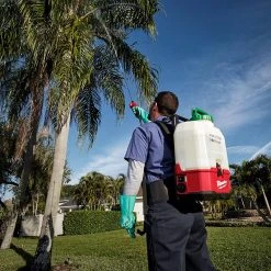 Milwaukee 2820-21PS M18 18V 4 Gallon Switch Tank Backpack Sprayer Kit - Cordless Lawn & Garden Sprayer 13 Milwaukee 2820-21PS M18 18V 4 Gallon Switch Tank Backpack Sprayer Kit