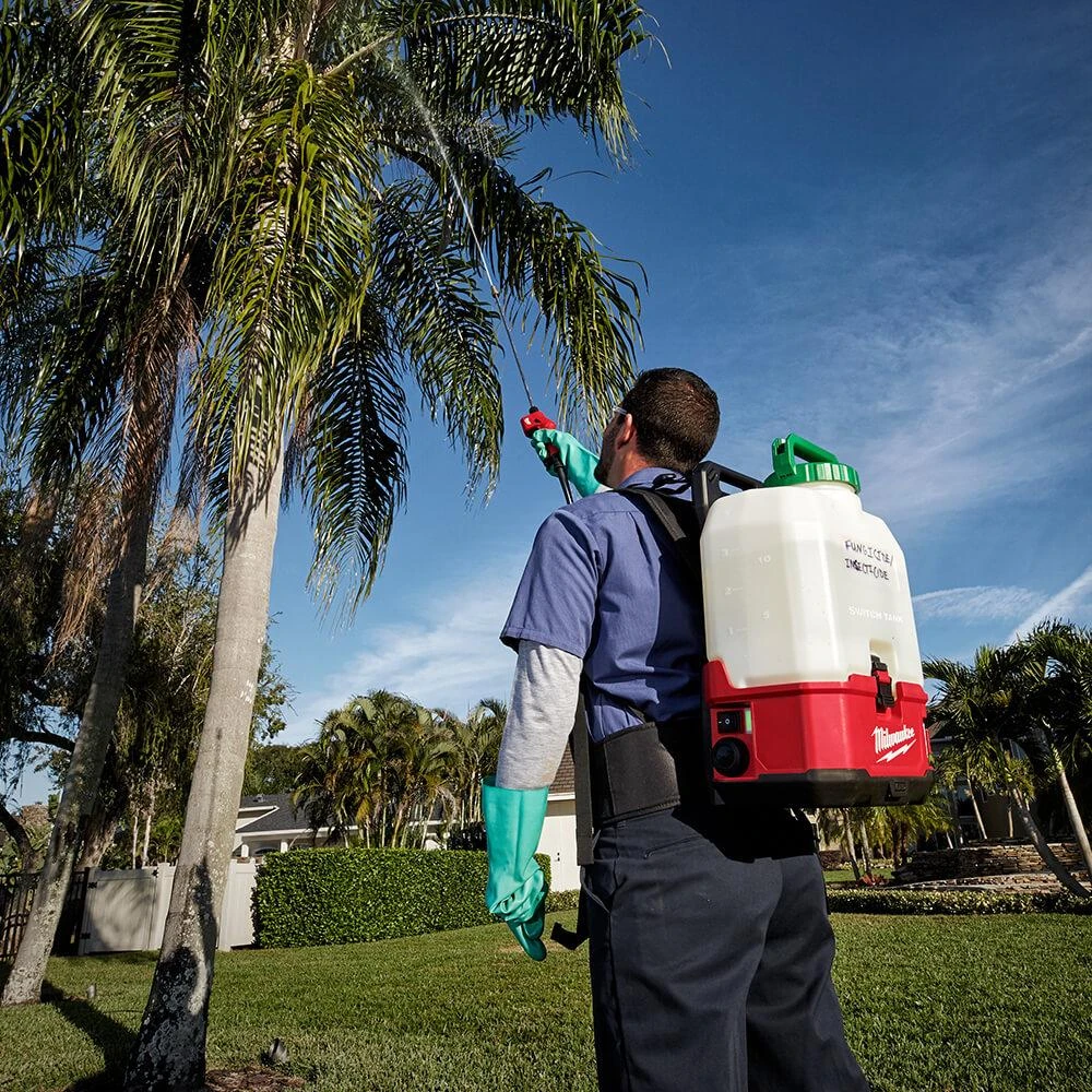 Milwaukee 2820-21PS M18 18V 4 Gallon Switch Tank Backpack Sprayer Kit - Cordless Lawn & Garden Sprayer 5 Milwaukee 2820-21PS M18 18V 4 Gallon Switch Tank Backpack Sprayer Kit
