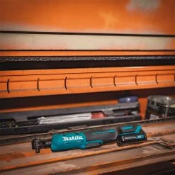 Makita RW01R1 12V MAX CXT Cordless 3/8 - 1/4 Inch Square Drive Ratchet Kit