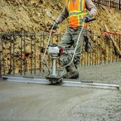 Tomahawk Power TVSA-H + TSB12-P 12ft Blade 1.8 HP GX35 Honda Power Screed Tool