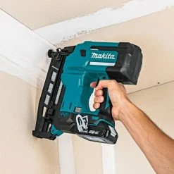 Makita XNB02RJ 18 Volt 2-1/2 Inch 2.0Ah 16 Gauge Straight Finish Nailer Kit