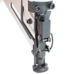 Makita AF635 15ga 2-1/2-Inch Powerful Pneumatic Lock-Out Angled Finish Nailer