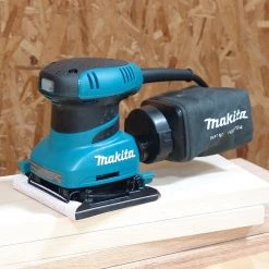 Makita BO4556K 4-1/2-Inch 2.0 Amp 14,000 Opm Finishing Sander With Case