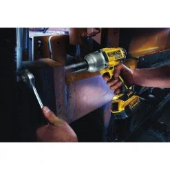 DeWALT DCF899P2 20V MAX 1/2-Inch Brushless Torque Impact Wrench Kit