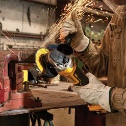 DeWALT DCG413R2 20V MAX XR 4-1/2-Inch Cordless Brushless Angle Grinder Kit 14 DeWALT DCG413R2 20V MAX XR 4-1/2-Inch Cordless Brushless Angle Grinder Kit