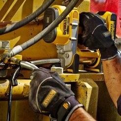 DeWALT DCGG571M1 20V MAX Lithium Ion Automatic 42" Grease Gun Tool Kit 12 DeWALT DCGG571M1 20V MAX Lithium Ion Automatic 42