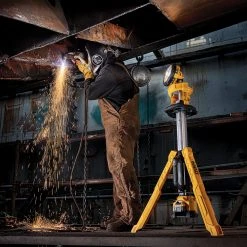 DeWALT DCL079R1 20V MAX 6Ah Heavy Duty Cordless LED Tripod Light Kit Tools & Equipment 17 DeWALT DCL079R1 20V MAX 6Ah Heavy Duty Cordless LED Tripod Light Kit Tools & Equipment