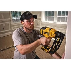 DeWALT DCN660D1 20V MAX XR 16-Guage 2-1/2" Cordless Angled Finish Nailer 12 DeWALT DCN660D1 20V MAX XR 16-Guage 2-1/2