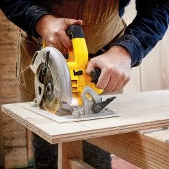 DeWALT DCS570P1 20V 7-1/4-Inch Cordless Lithium-Ion Circular Saw Kit