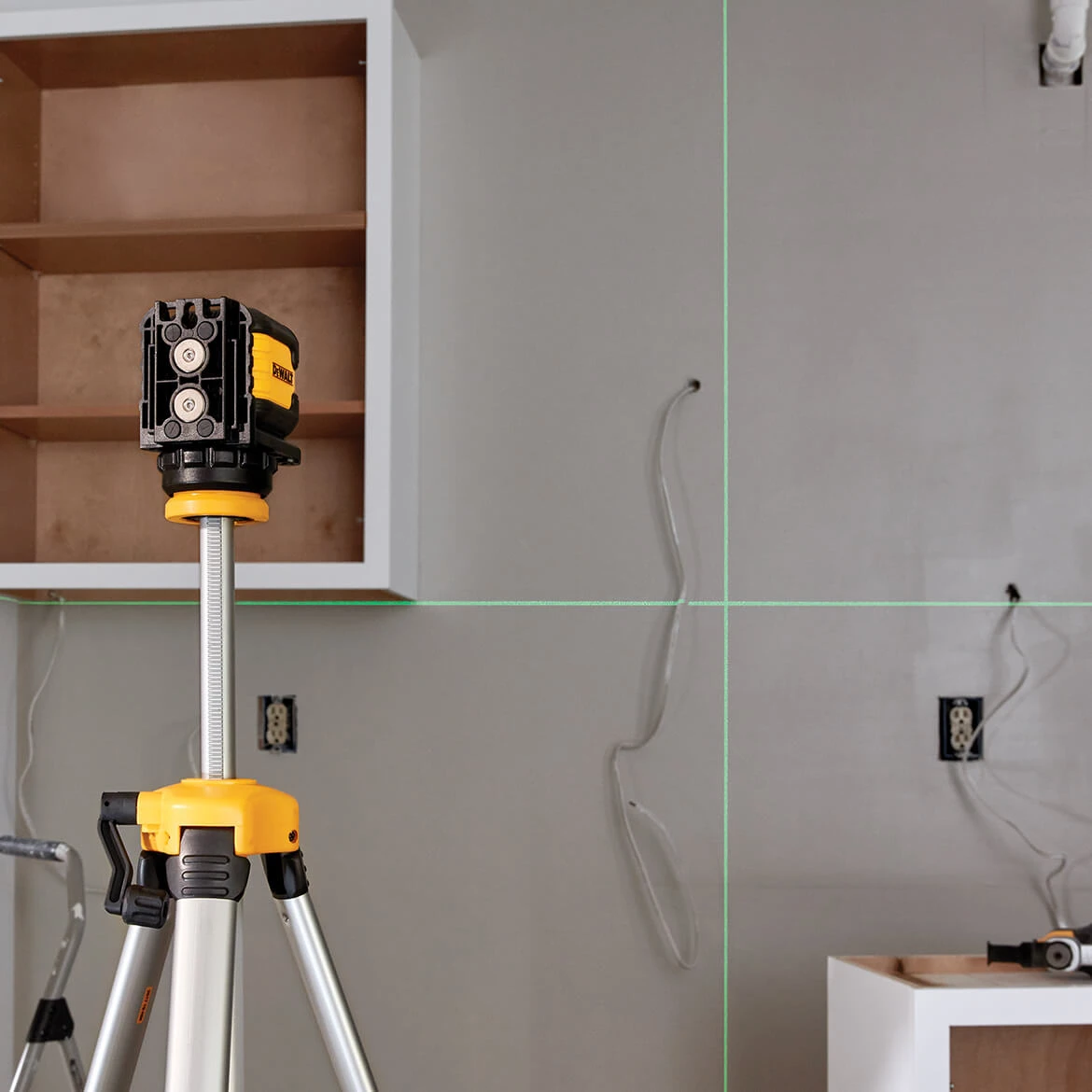 DeWALT DW08802CG 40-Foot Locking Pendulum Green Cross Line Laser Level 8 DeWALT DW08802CG 40-Foot Locking Pendulum Green Cross Line Laser Level