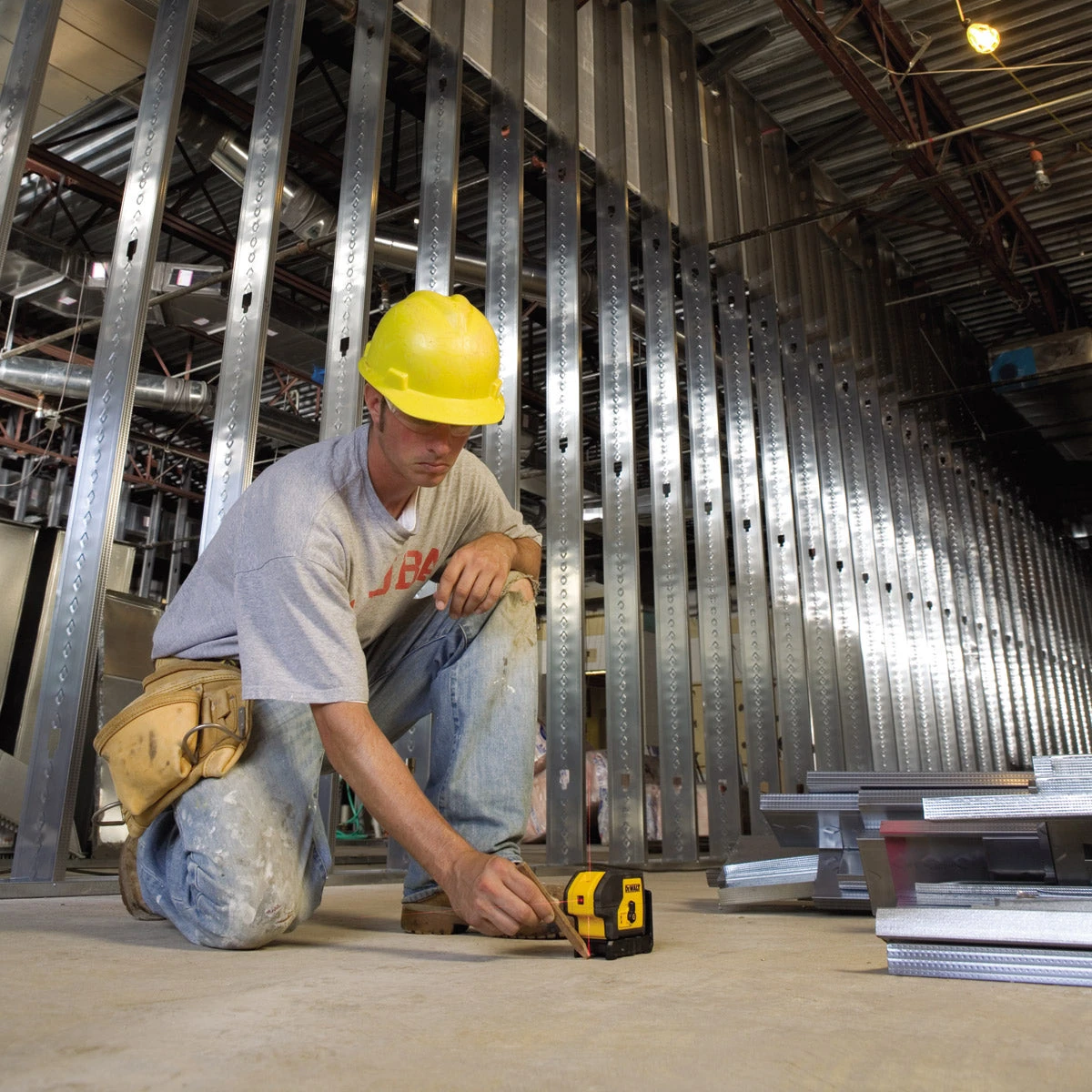 DeWALT DW088K Self-Leveling Cross Line Laser Level - 100-FT Range Tools & Equipment 5 DeWALT DW088K Self-Leveling Cross Line Laser Level - 100-FT Range Tools & Equipment