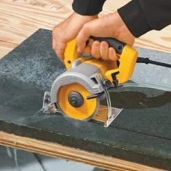 DeWALT DWC860W HD 4-3/8'' 10.8 Amp Wet Dry Tile Stone Masonry Saw