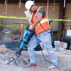 Makita HM1307CB 35-Pound 14.0 Amp Variable Speed Corded Demolition Hammer
