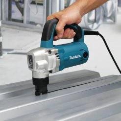 Makita JN3201 6.2 Amp 10 Gauge 1.300 Spm 81dB Small Cutting Corded Nibbler Kit