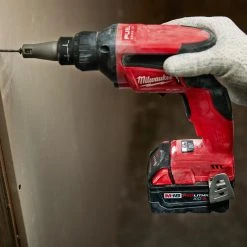 Milwaukee 2866-22 M18 FUEL 18V 5.0Ah Auto Start Drywall Screw Gun Kit 11 Milwaukee 2866-22 M18 FUEL 18V 5.0Ah Auto Start Drywall Screw Gun Kit