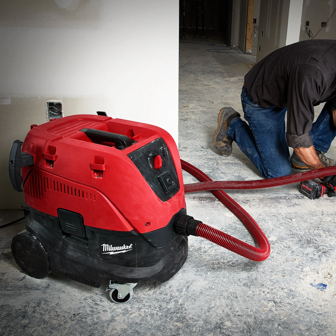 Tools & Equipment Milwaukee 8960-20 8-Gallon 148-Cfm HEPA Filter Dust Extractor Vacuum 5 Tools & Equipment Milwaukee 8960-20 8-Gallon 148-Cfm HEPA Filter Dust Extractor Vacuum