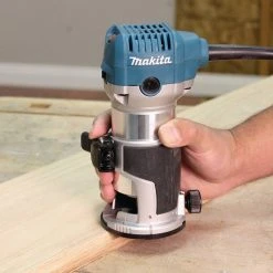 Makita RT0701C 1-1/4 HP 10,000-30,000 Rpm Variable Speed Compact Router