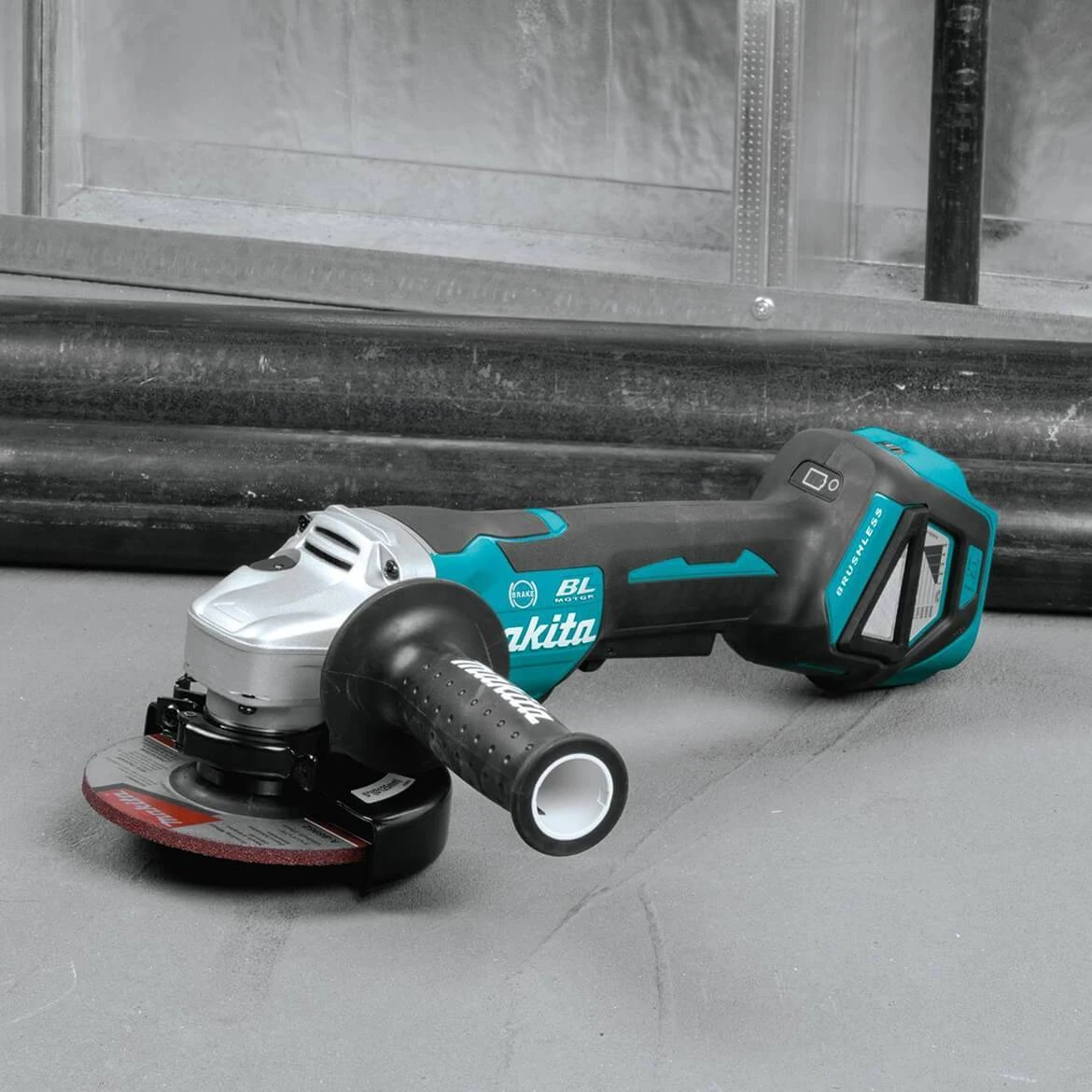 Makita XAG21ZU 18V LXT Cordless Brake Paddle Cut-Off/Angle Grinder - Bare Tool 9 Makita XAG21ZU 18-Volt LXT Brake Paddle Switch Cut-Off/Angle Grinder -Bare Tool