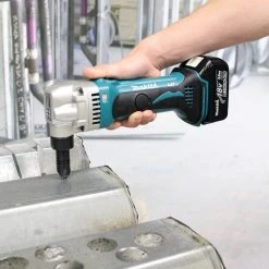 Makita XNJ01Z 18V 16-Guage LXT Lithium-Ion Cordless Nibbler - Bare Tool